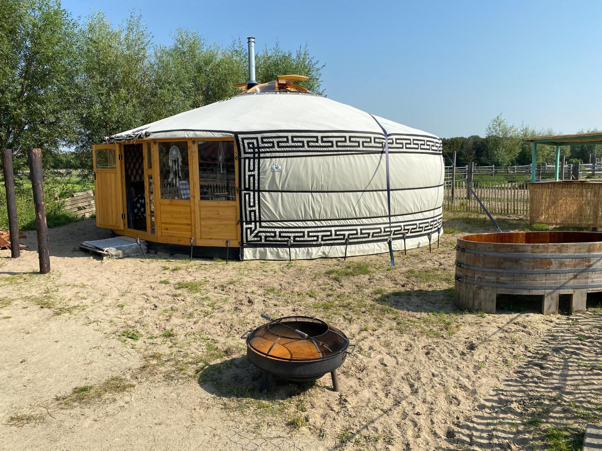 Luxe Yurt Hotel Koudekerke Exterior photo